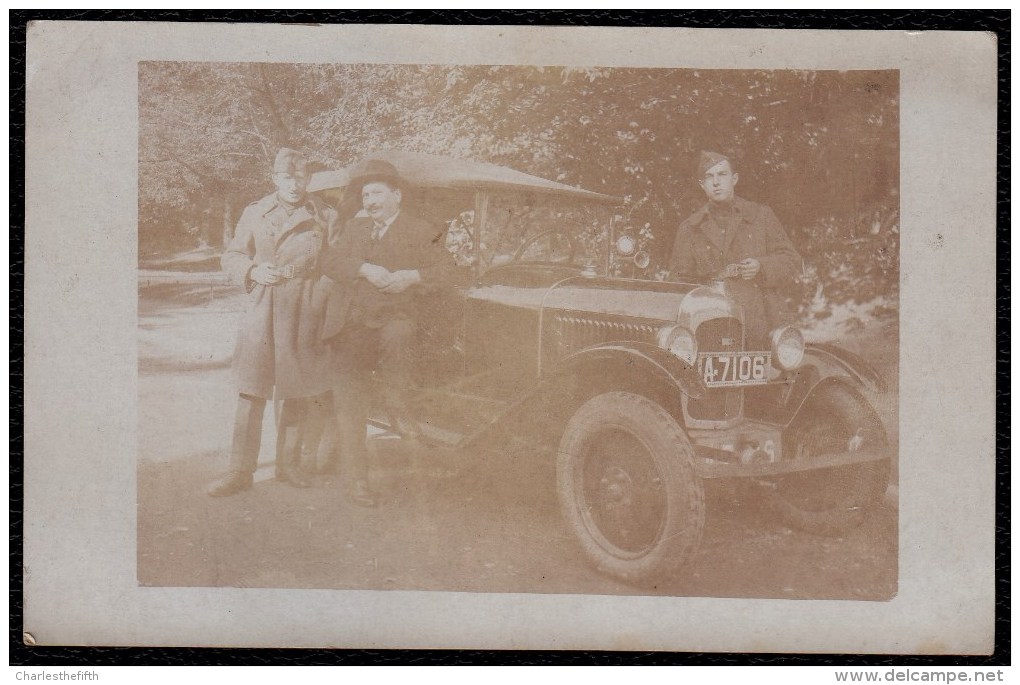 CARTE PHOTO VIEILLE VOITURE AVEC MILITAIRES BELGES - OLDTIMER - Altri & Non Classificati