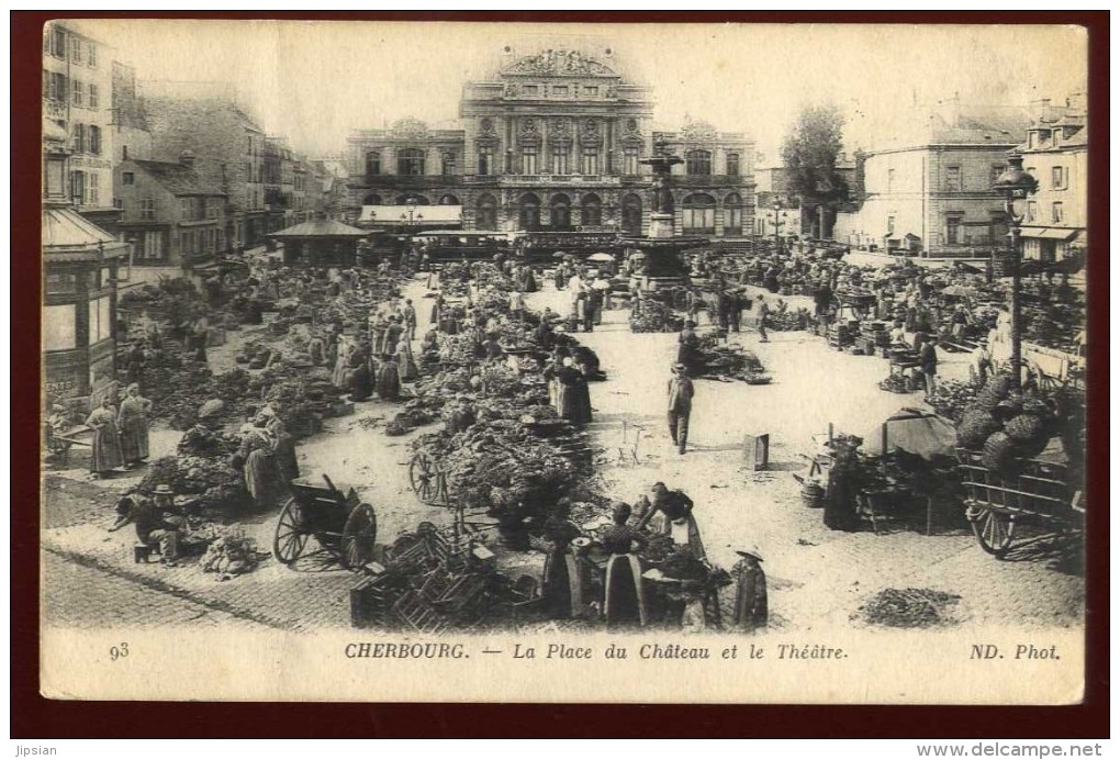 Cpa Du 50  Cherbourg La Place Du Château Et Le Théâtre  NAT9 - Cherbourg