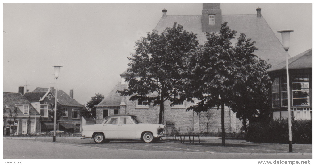 Koudekerke: SIMCA ARIANE ('61) -  Ned. Herv. Kerk  & Muziekkoepel - Zeeland Nederland - Voitures De Tourisme