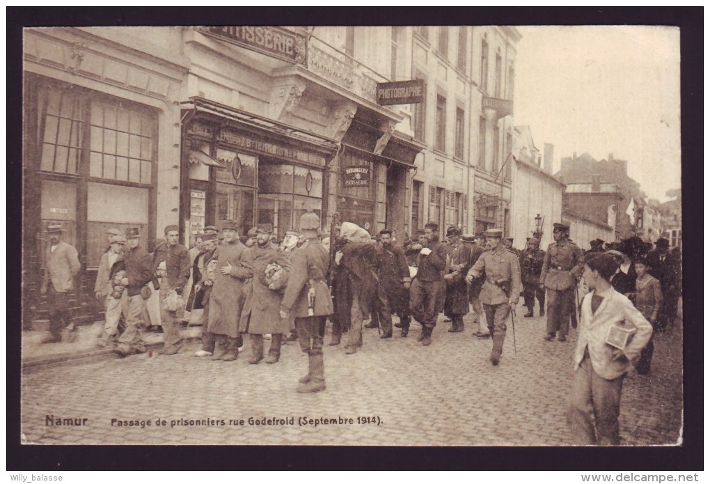 NAMUR - Passage De Prisonniers - Rue Godefroid - Septembre 1914 - Guerre - Soldats    // - Namen