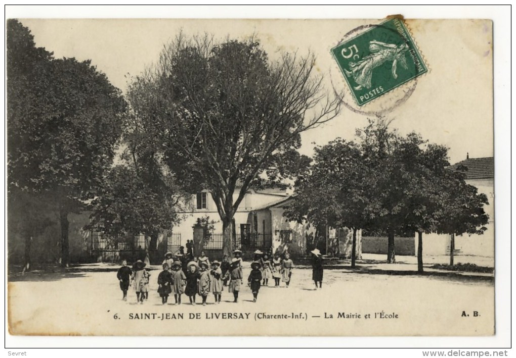 SAINT JEAN DE LIVERSAY - La Mairie Et L'Ecole. - Autres & Non Classés