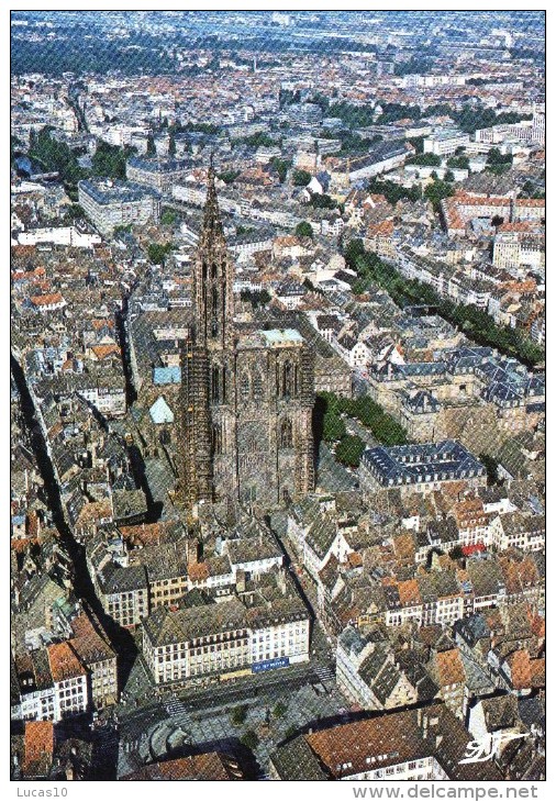 D  67  Strasbourg  Vue Sur La Cathedrale - Strasbourg