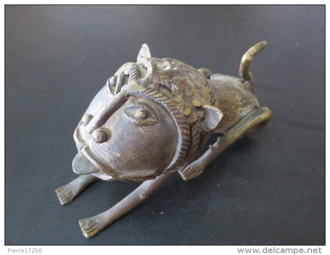 Lion En Bronze - Art Africain