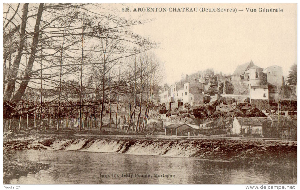 CPA  ARGENTON CHATEAU   Le Village - Argenton Chateau