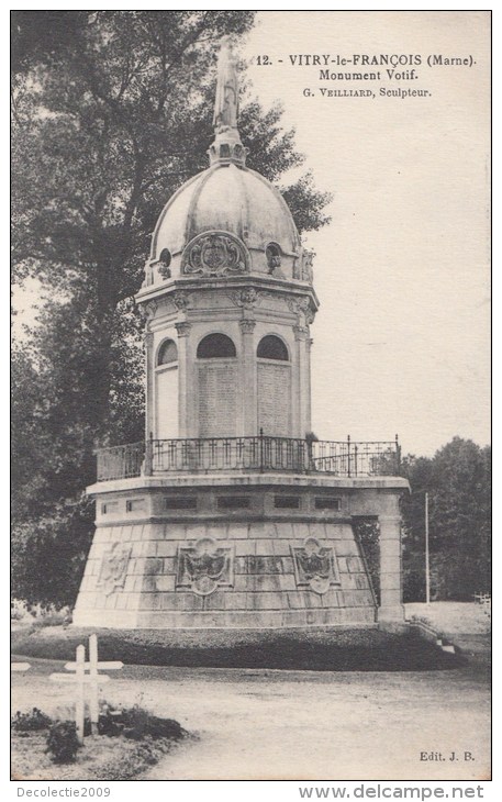 BF5926 Vitry Le Francois Marne Monument Votif   France  Front/back Image - Vitry-la-Ville