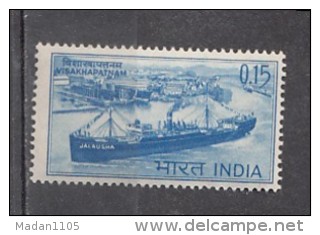 INDIA, 1965,   National Maritime Day, Ship @ Visakapatnam Port, Ashokan, Sideways, Freighter, Militaria,   MNH, (**) - Unused Stamps