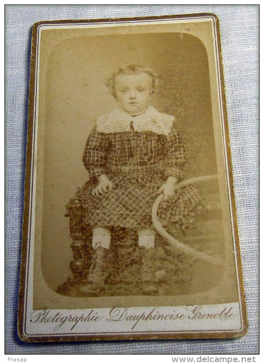 PHOTO GRENOBLE  ENFANT AVEC CERCEAU1890-1904 N 4 - Persone Anonimi
