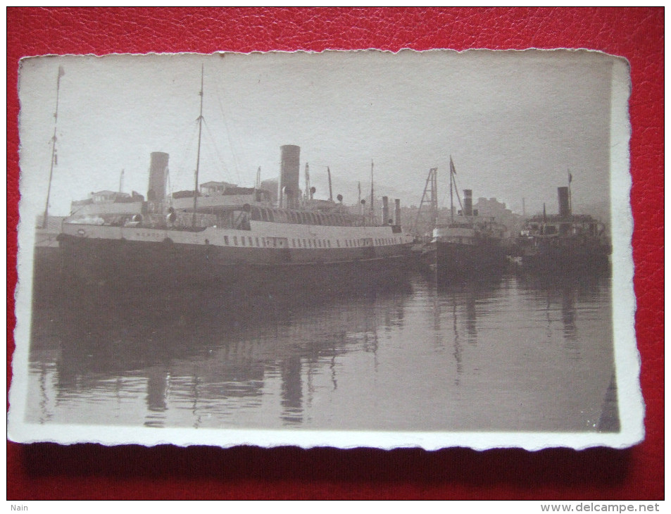 50 - CHERBOURG - CARTE PHOTO DE : " VERSCHUERE " BATEAU " NOMADIO " DANS LE PORT...RARE - - Cherbourg