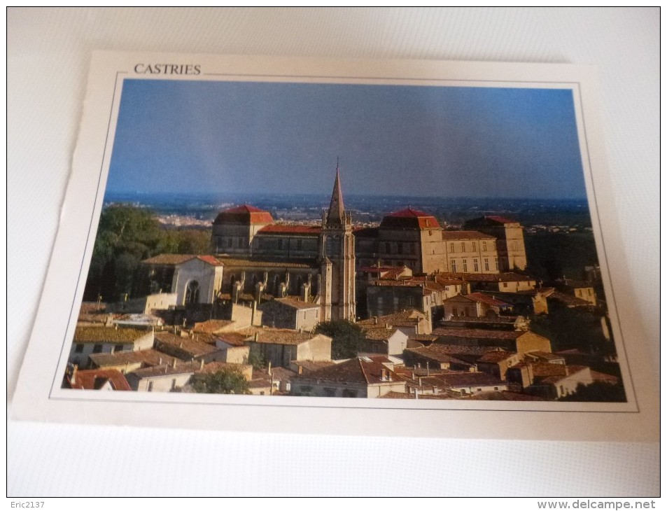 VL - CASTRIES Le Château Et L'église Par Les Toits - Castries