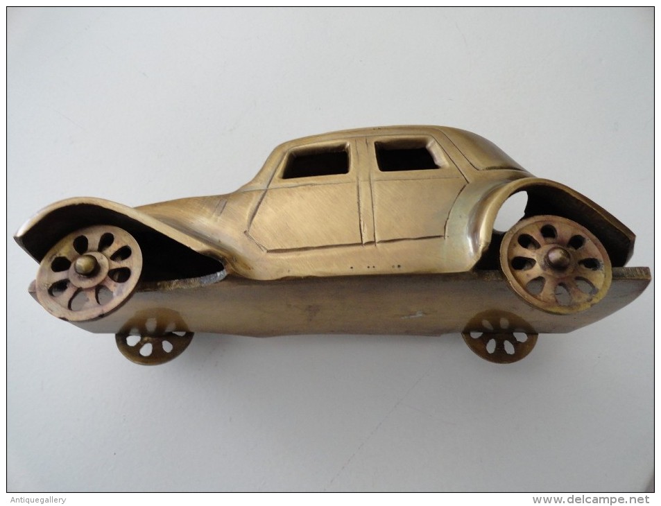 RARE : CITROEN TRACTION  BRONZE D'ART - Collectors Et Insolites - Toutes Marques