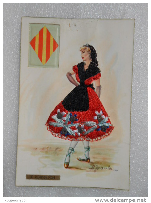 CP 66  Folklore Danseuse Espadrilles  ROBE  BRODEE + Blason   -  Le Roussillon   A. IRAOLA  1967 - Brodées