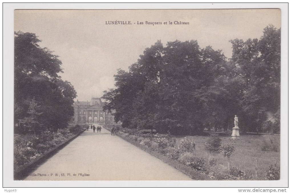 LUNEVILLE -  LES BOSQUETS ET LE CHATEAU AVEC PERSONNAGES - Luneville