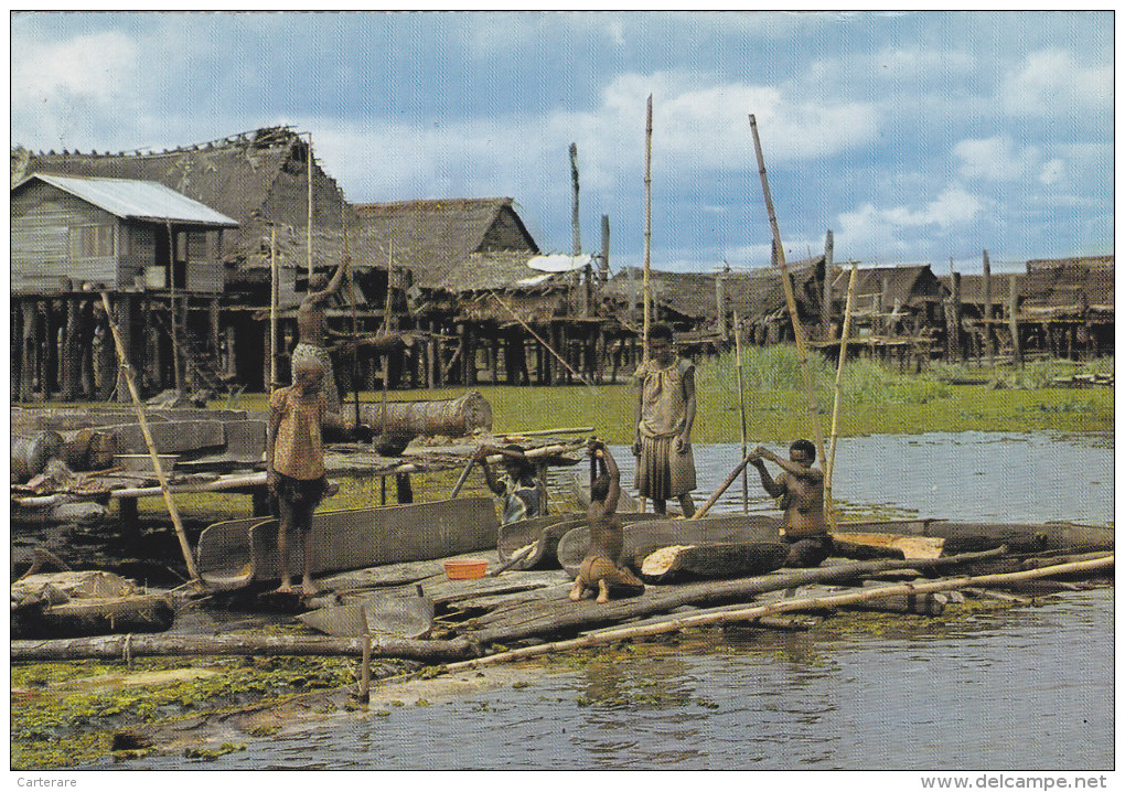 Océanie,PAPOUASIE NOUVELLE GUINEE,beating Sago,sepik River,papua New Guinea,métier,fabrique De Pirogue,rare - Papua New Guinea