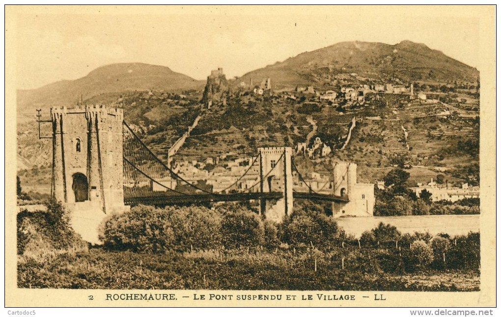 Rochemaure  Le Pont Suspendu Et Le Village   Cpa - Rochemaure