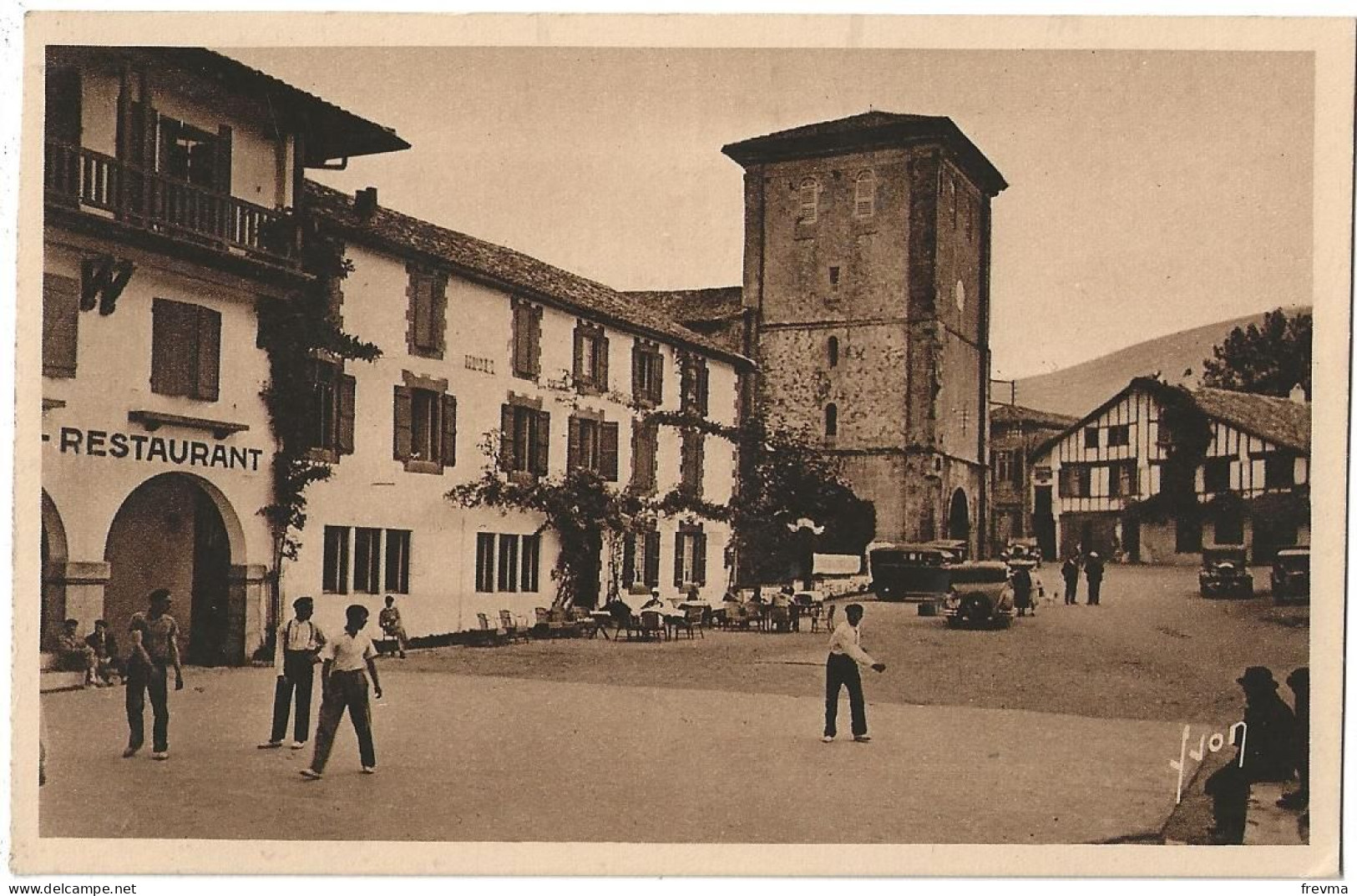 Ascain L'eglise Et L'hotel De La Rhune - Ascain