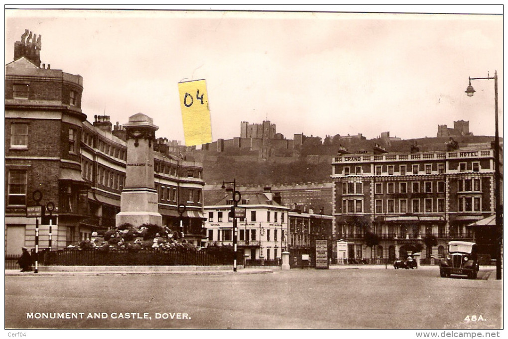 MONUMENT AND CASTLE  DOVER  "Angleterre" - Dover