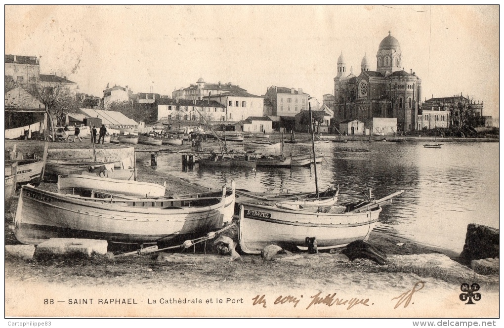 VAR 83 SAINT RAPHAEL LE PORT LA CATHEDRALE BARQUE DES PÊCHEURS - Toulon