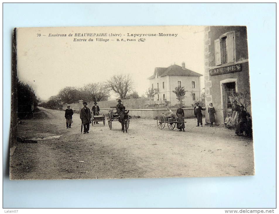 Carte Postale Ancienne : Environs De BEAUREPAIRE : Lapeyrouse-Mornay, Café Rey , Animé, Attelages - Beaurepaire