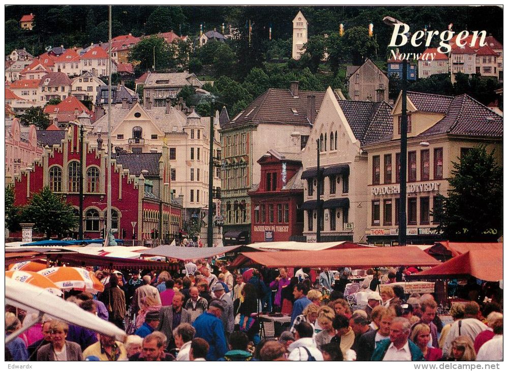 Bergen Busy Market, Norway Postcard Used Posted To UK 2004 Nice Stamp - Noruega