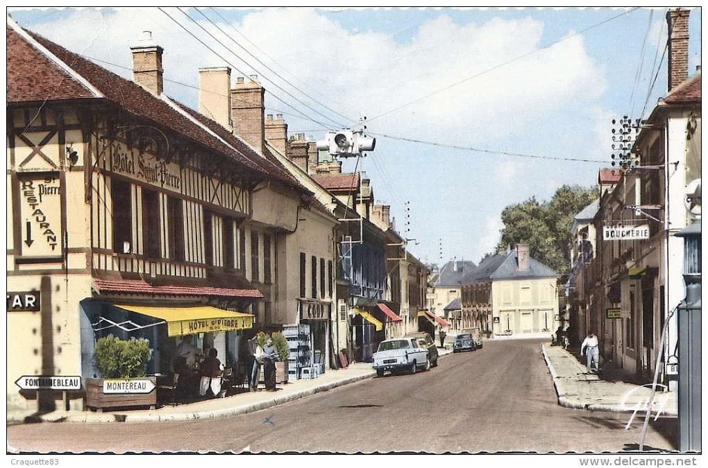 VOULX   LA GRANDE RUE    Vieilles Voitures  Carte Animée - Sonstige & Ohne Zuordnung