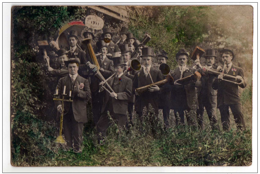 A LOCALISER - Groupe De Conscrits De La Classe 1911 - Curieux Instruments De Musique - Colorisée - Foto's