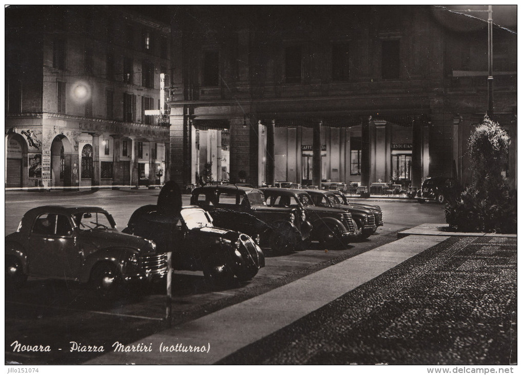 NOVARA PIAZZA MARTIRI NOTTURNO - Novara