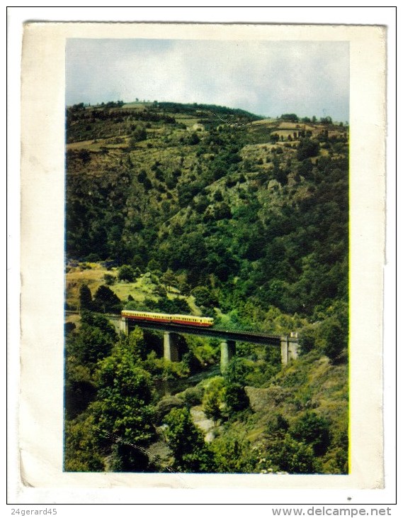 CPSM TRANSPORTS CHEMIN DE FER TRAIN - Autorail Vichy Langogne Au Viaduc De La Madeleine Gorges De L'Allier - Trains