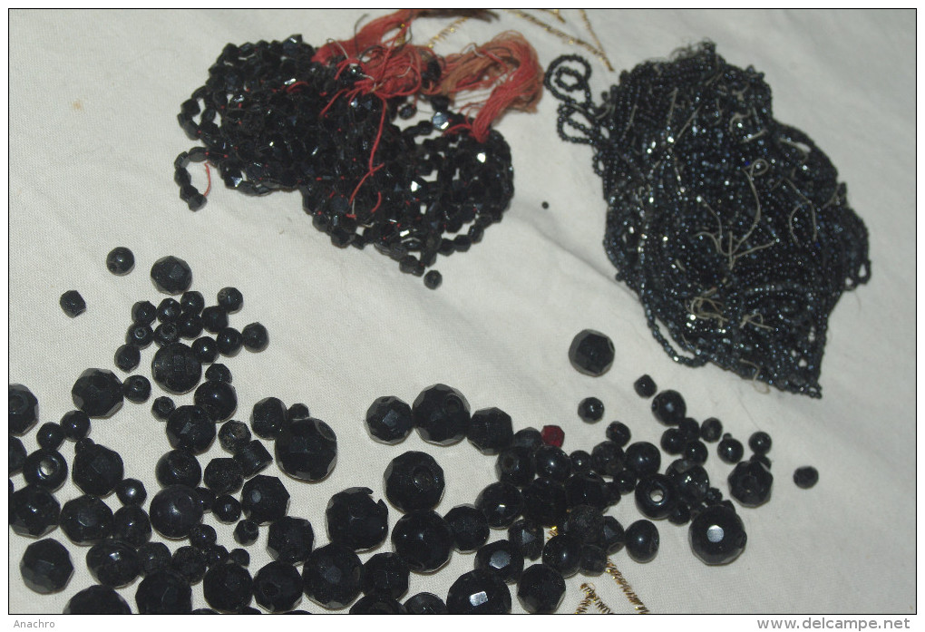 LOT PERLES NOIR JAIS Pour Restauration COLLIERS ANCIENS - Necklaces/Chains