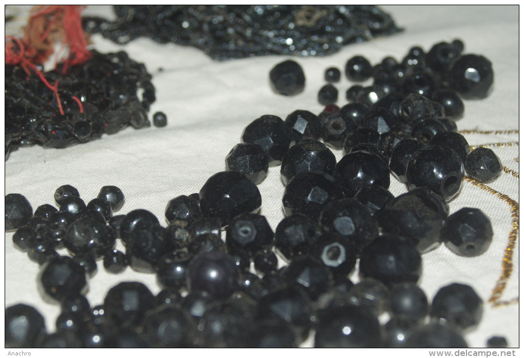 LOT PERLES NOIR JAIS Pour Restauration COLLIERS ANCIENS - Necklaces/Chains