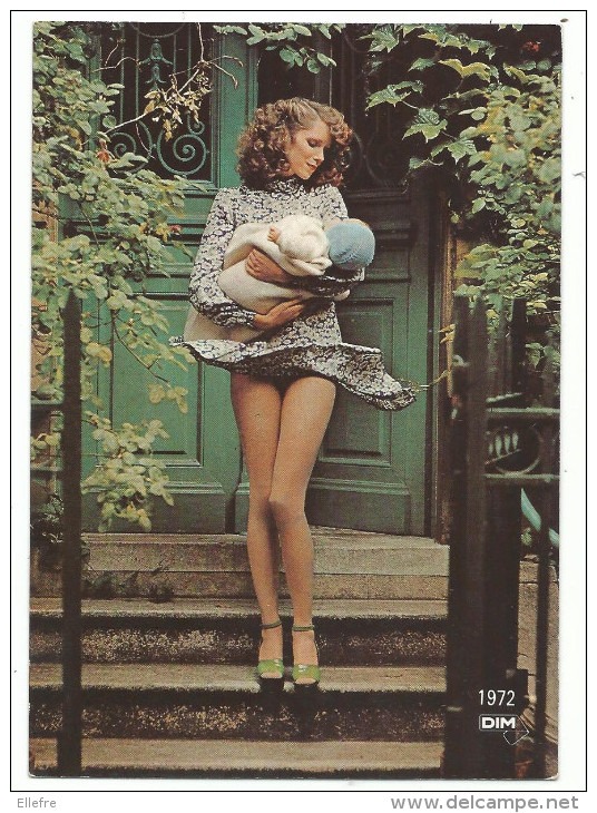 COLLANT DIM " Pin Up En Collant Tenant Un Enfant Dans Ses Bras , 1968 1988 Collection Dim Publicis Amorimage - Mode