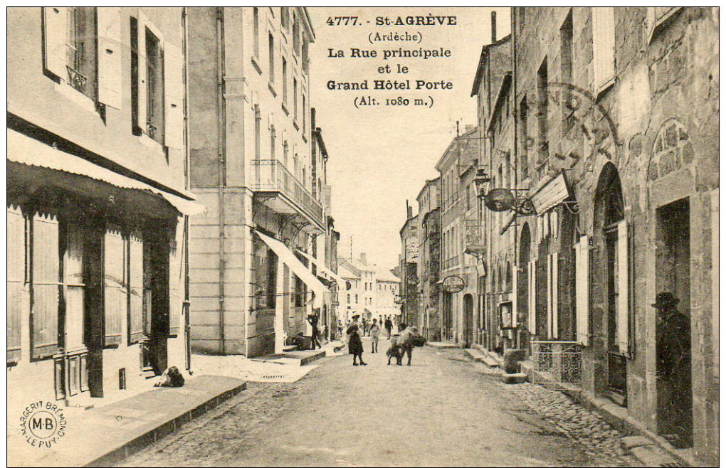 61.  SAINT AGREVE - La Rue Principale Et Le Grand Hôtel Porte - Saint Agrève