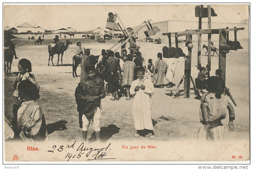 Sfax Un Jour De Fete  Edit OPF Sf. 19 Fete Foraine Manege - Tunisia