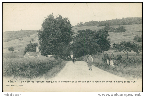 89 VERON / Un Coin De L'Eglise Masquant La Fontaine Et Le Moulin Sur La Route De Véron à Rozoy / - Veron