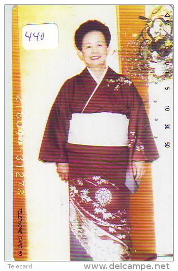 Telecarte (440) GEISHA En Costume Traditionnel /Japanese Woman In Tradional Costume - Japón