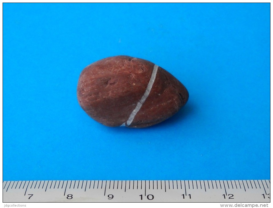 # M025 WHITE STRIPED ESTEREL RED PEBBLE ORE - South France, Provence, Mineral Minerai Minerale Erz - Minerals