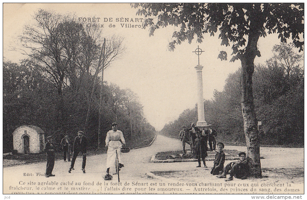 91- Foret De Senart  Croix De Villeroy Tres Animees Un Homme A Velo Et Un Autre Sur Des Patins - Sénart