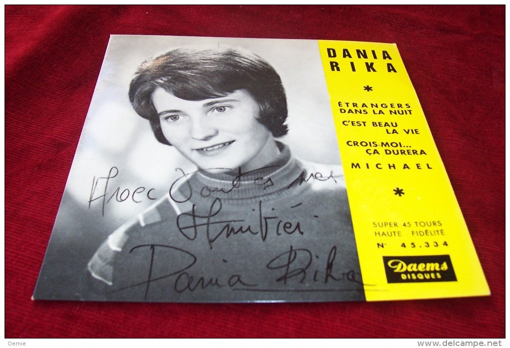 DANIA  RIKA  °  ETRANGERS DANS LA NUIT  ° AUTOGRAPHE SUR VINYLE 45 TOURS - Autogramme