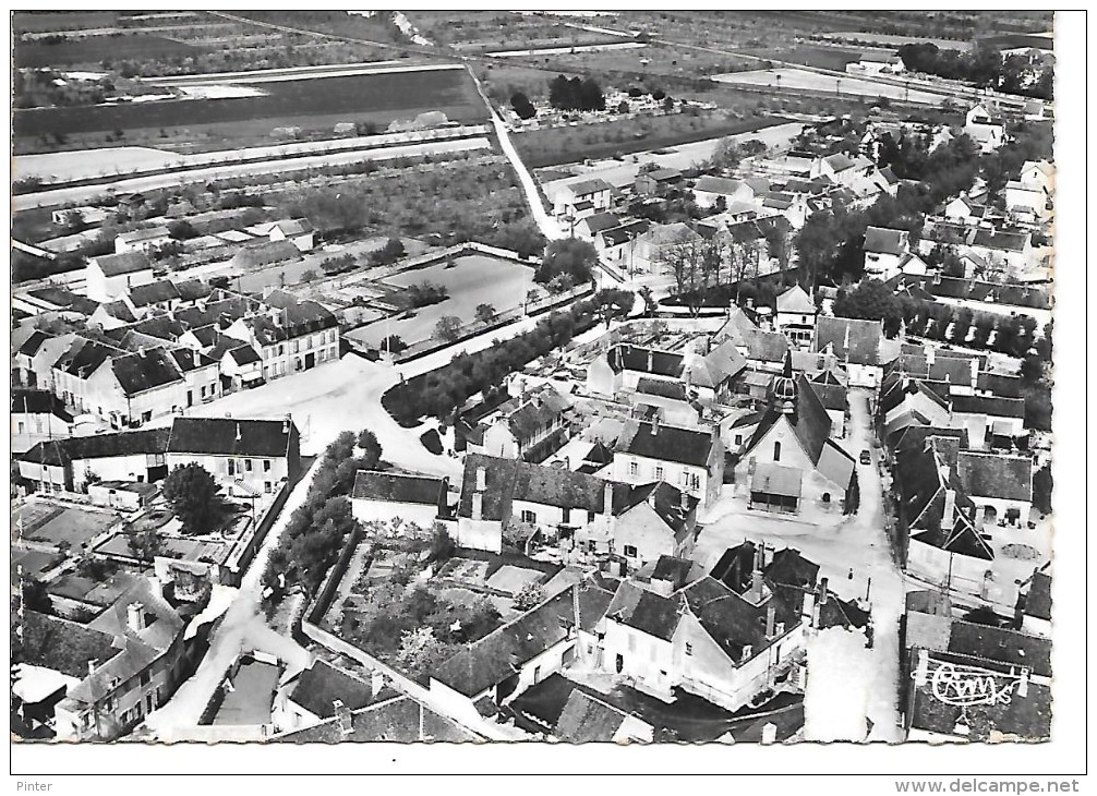 CHAMPS - Vue Générale Sur L'Eglise Et La Place St Louis - Champs Sur Yonne