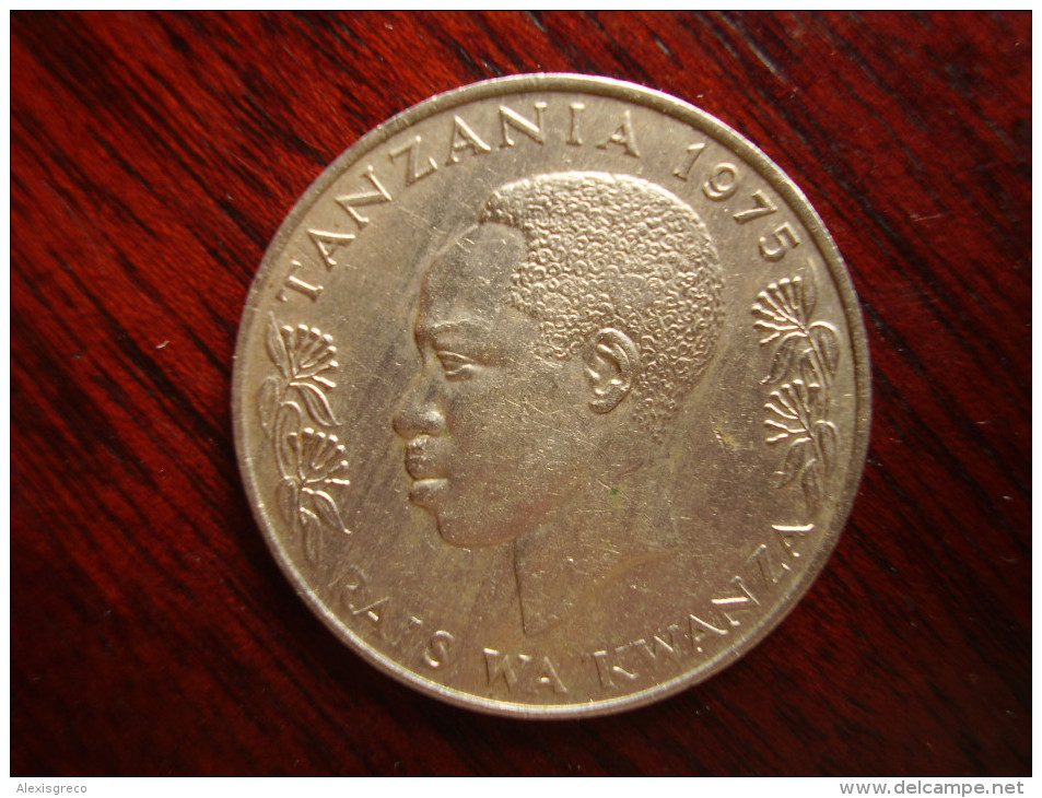 TANZANIA 1975 ONE SHILLING NYERERE Copper-Nickel  USED COIN. - Tanzanie