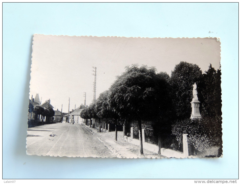 Carte Postale Ancienne : BRAY SUR SOMME : Avenue Aristide Briand - Bray Sur Somme