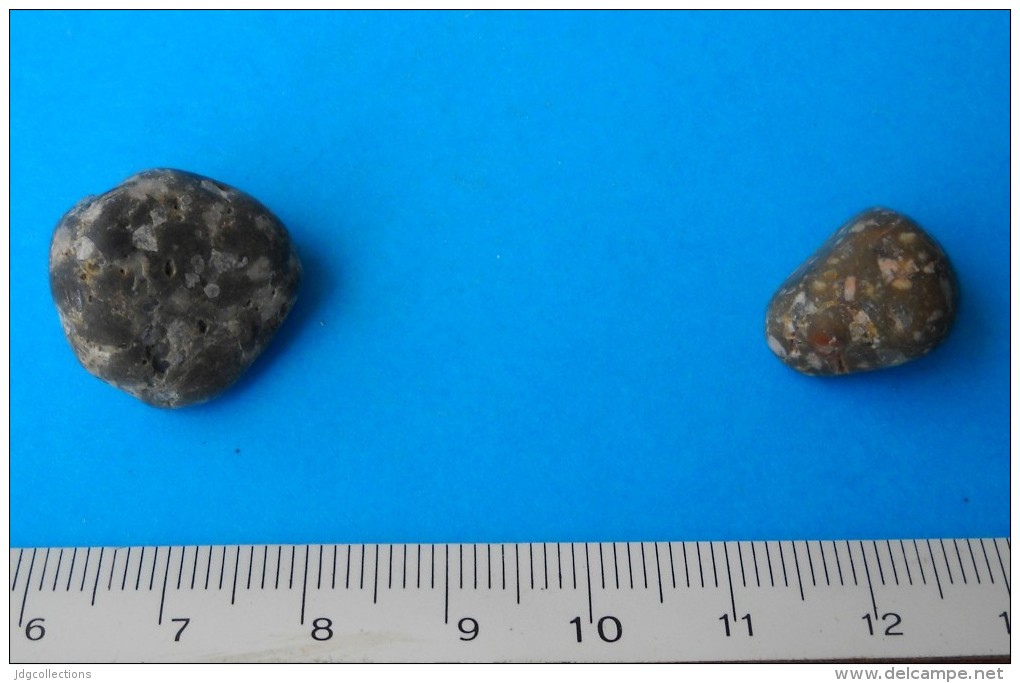 # M039 COUPLE BROWNISH W/GREY INSERTS ESTEREL PEBBLE ORE - South France, Provence, Mineral Minerai Minerale Erz - Minerals