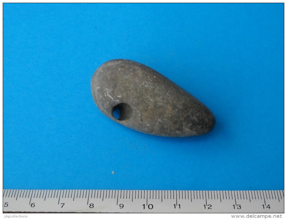 # M045 ALBANIAN GREY PEBBLE ORE W/DEEP HOLE BY DATE MUSSEL - Mineral Minerai Minerale Erz - Minerals