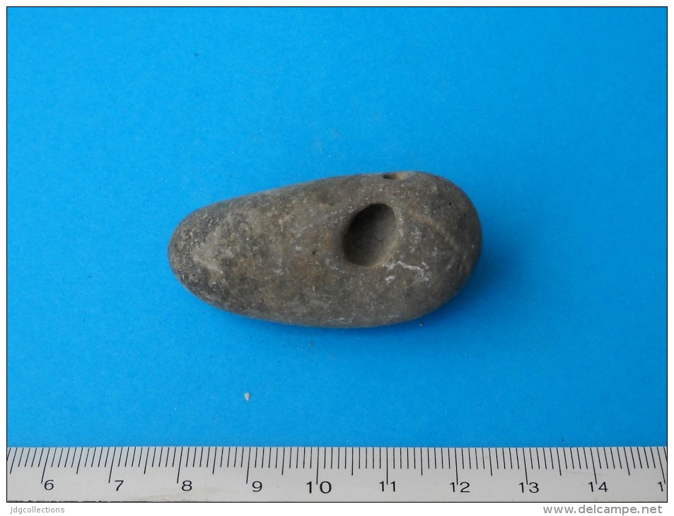 # M045 ALBANIAN GREY PEBBLE ORE W/DEEP HOLE BY DATE MUSSEL - Mineral Minerai Minerale Erz - Mineralien