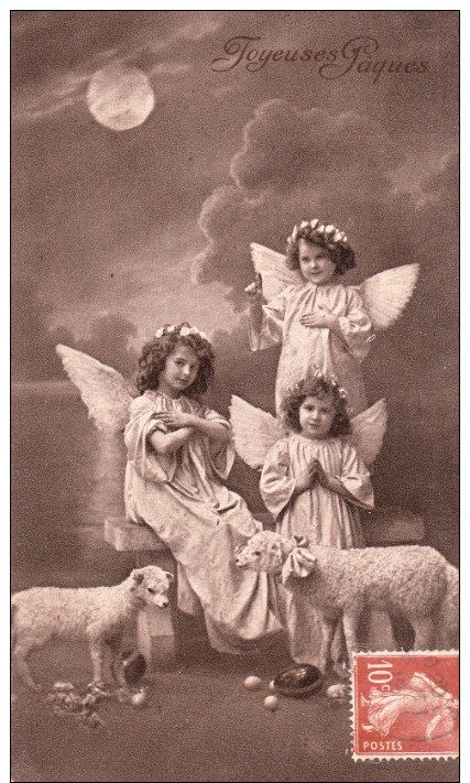 CPA Fantaisie De Joyeuses Pâques Représentant 3 ANGES   Et 2 Moutons   //  TBE - Anges