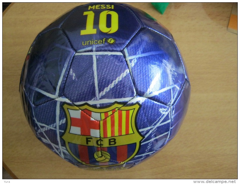 Souvenir Soccerball With The Stamp, Devoted L.Messi And To FCB Club. Limited Edition. It Is Delivered Without Air. - Autres & Non Classés