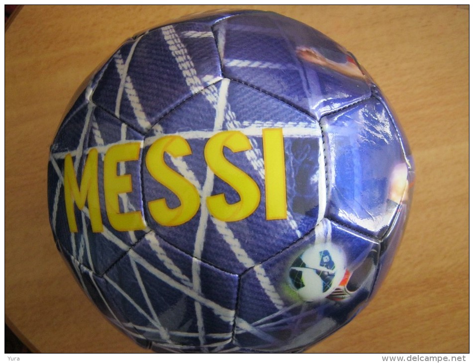 Souvenir Soccerball With The Stamp, Devoted L.Messi And To FCB Club. Limited Edition. It Is Delivered Without Air. - Otros & Sin Clasificación