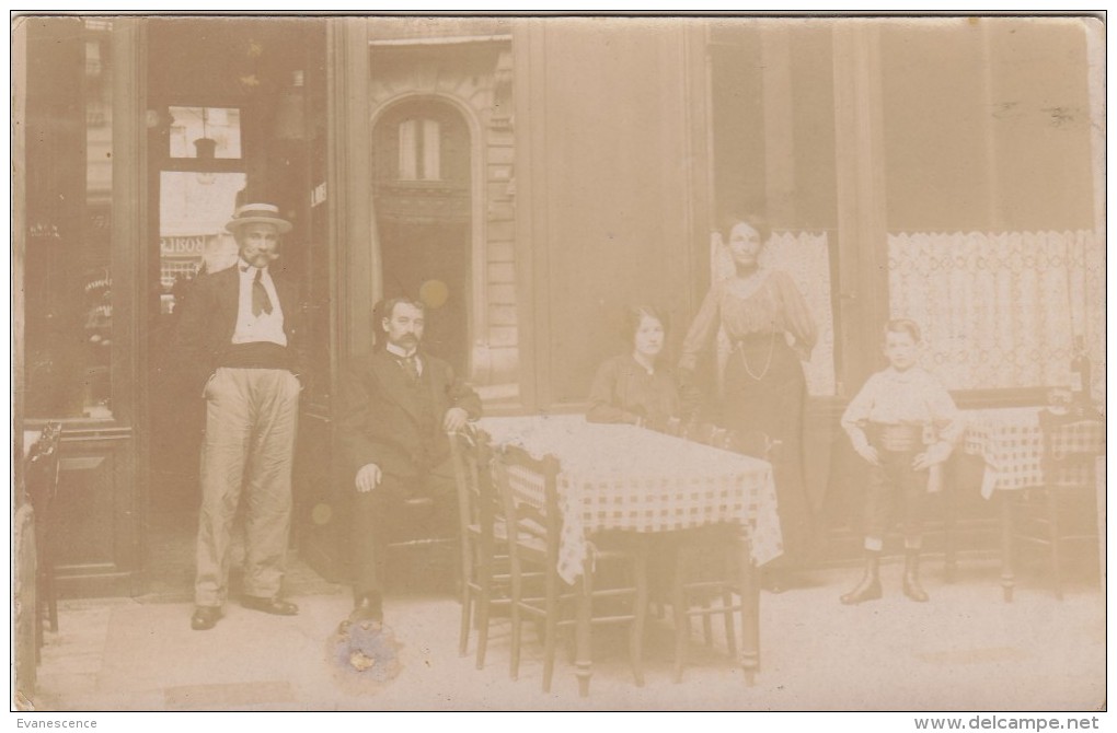 CARTE PHOTO CAFE  PEUT ETRE A PARIS RUE DE LA COMETE  ////    AVRIL 14 /  REF  2511 - Arrondissement: 07