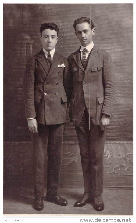 CARTE PHOTO DE JEUNES HOMMES / STUDIO JOS ROSMAND PARIS - Men