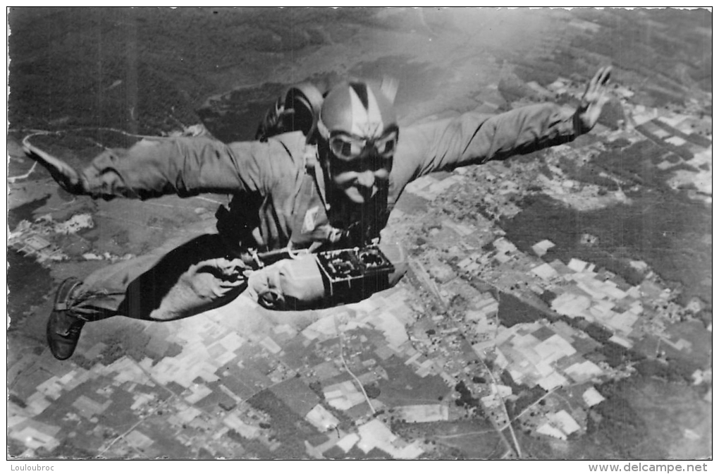 CENTRE NATIONAL DE PARACHUTISME DE BISCARROSSE - Parachutting