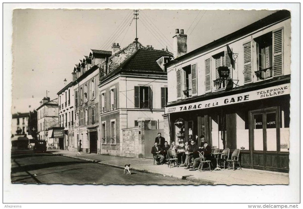 CPSM  95  :  ST MAUR  CRETEIL   Café Tabac De La Gare Animé   A  VOIR  !!!! - Creteil